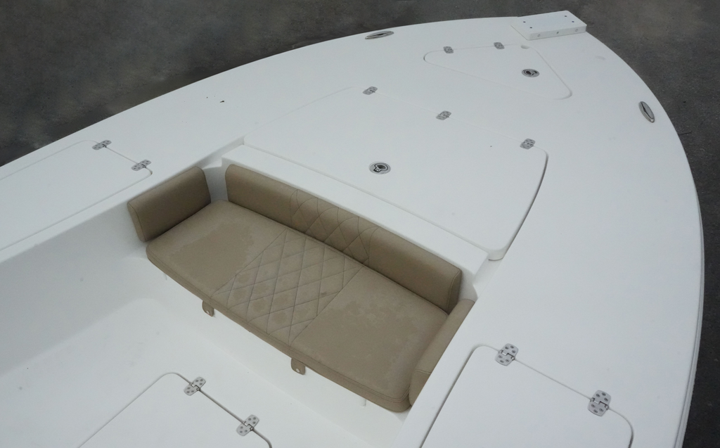 Front deck of the Blazer Bay 2550 GTS complete with step-up cushion.